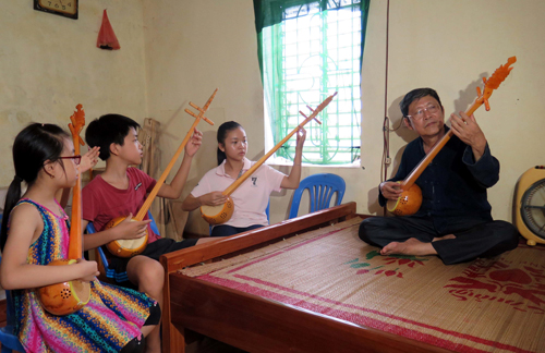 Người "lưu giữ" làn điệu hát Then ảnh 1